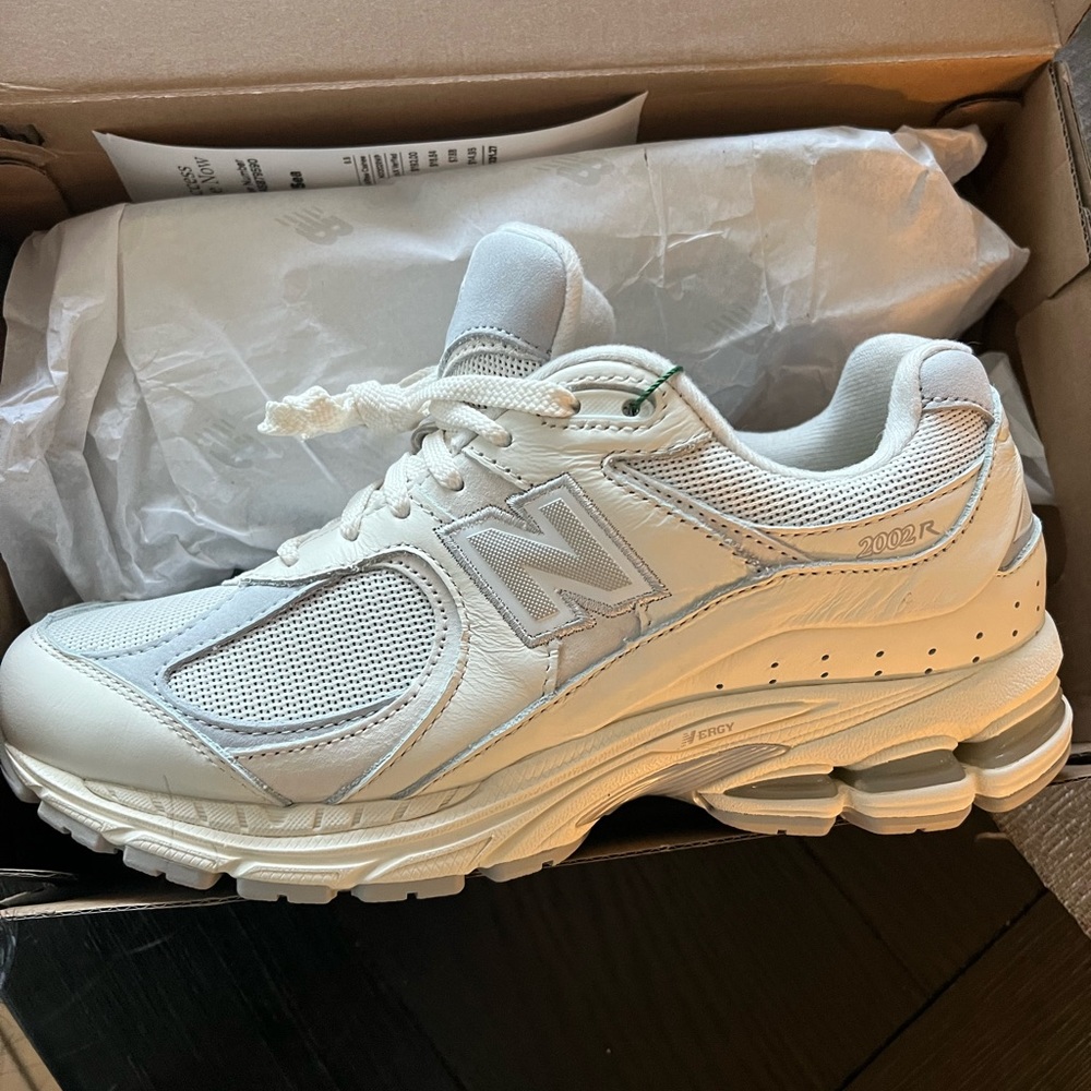 New balance 2002R